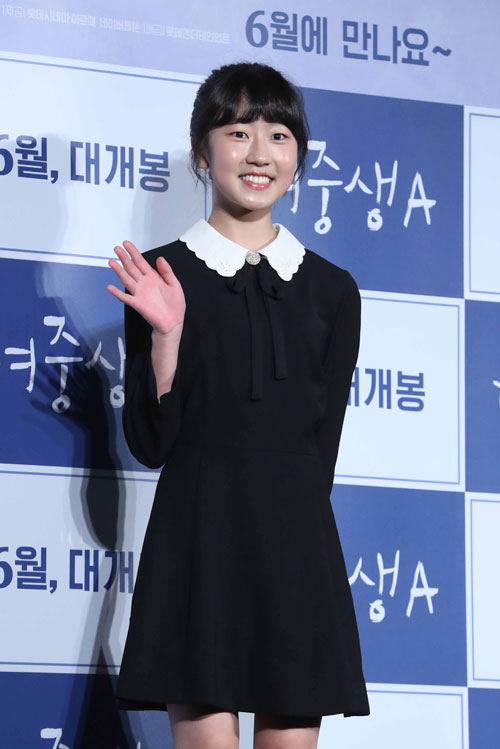 14일 오전, 서울 광진구 롯데시네마 건대입구점에서 영화 '여중생A' 제작발표회가 열렸다. 주인공 '미래' 역할의 김환희가 포즈를 취하고 있다. 2018.05.14
