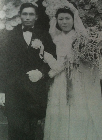 1950년 12월 12일 박정희와 육영수 결혼식 사진.