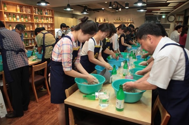 막걸리학교 수업이 진행되는 모습