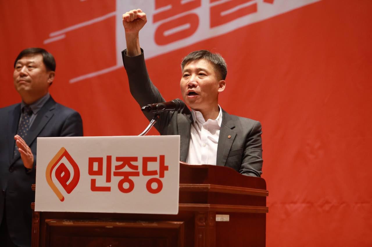 민중당 이상규 상임공동대표가 창당 1주년 기념식에 참석해 발언하고 있다.