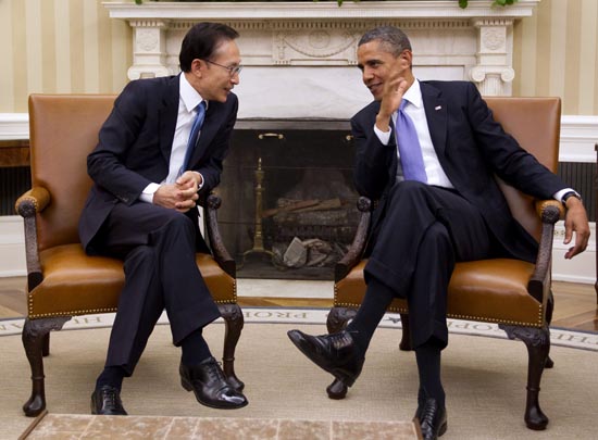 이명박 대통령과 버락 오바마 미국 대통령이 지난해 10월 13일 백악관에서 단독 정상회담을 가졌다.