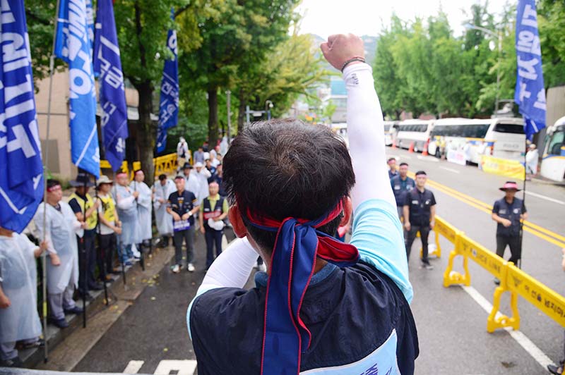 금속노조 한국지엠지부가 결의대회를 하고 있다.(자료사진)