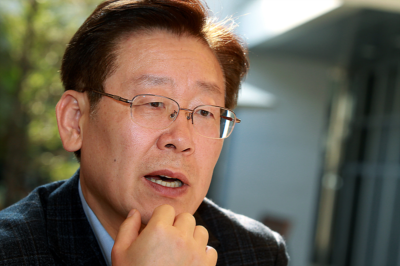 이재명 성남시장이 서울 여의도 국회에서 민중의 소리와 인터뷰하고 있다.