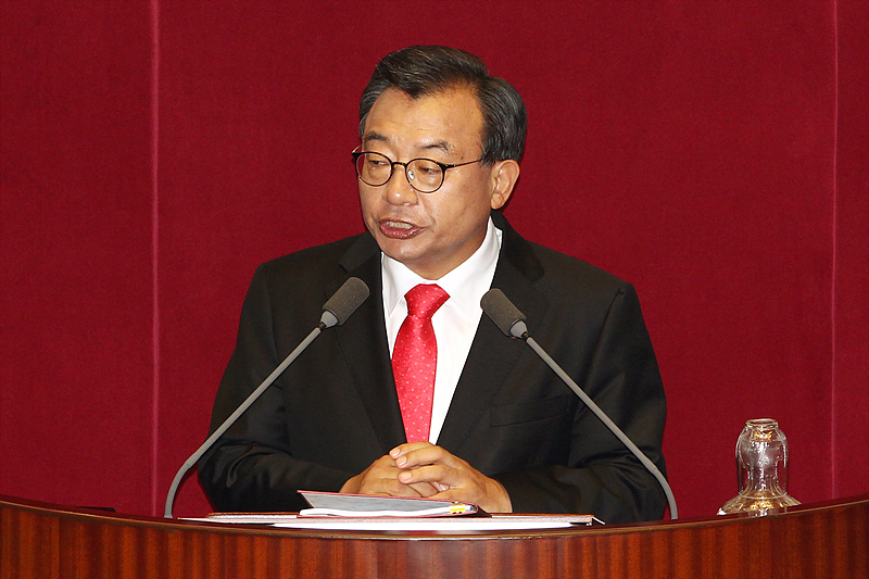 이정현 새누리당 대표가 5일 국회 본회의장에서 교섭단체 대표연설을 하고 있다.