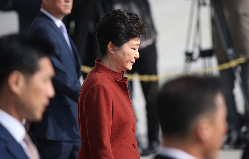 박근혜 대통령이 8일 오전 국회를 방문해 정세균 국회의장과 10여분을 면담 한 후 떠나고 있다.