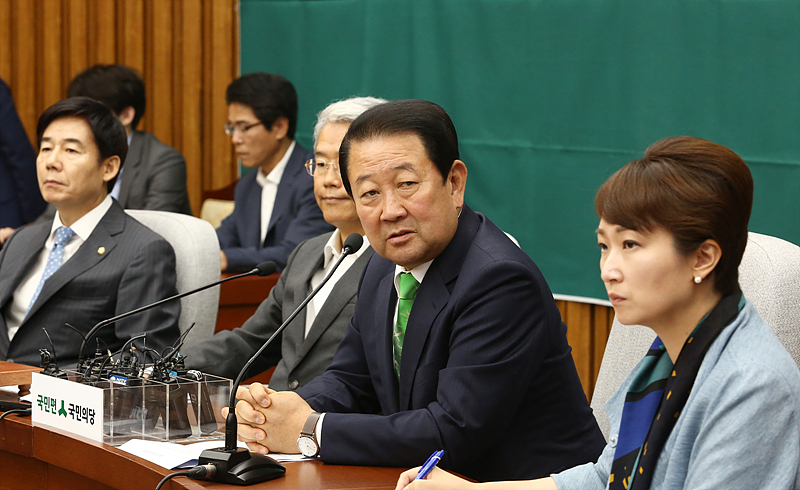 박주선 국민의당 비상대책위원장이 19일 국회에서 열린 의원총회에서 모두발언하고 있다.