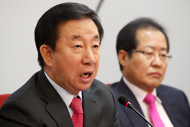 자유한국당 김성태 원내대표(왼쪽)와 홍준표 대표