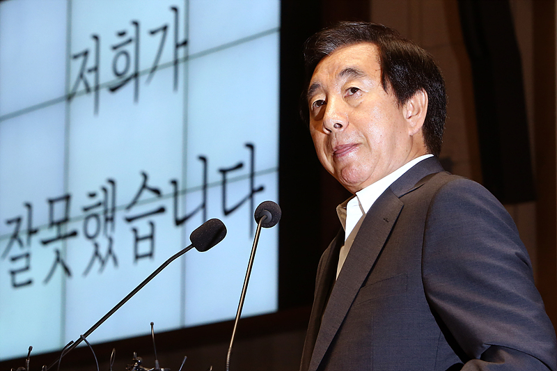 자유한국당 김성태 대표 권한대행 겸 원내대표가 15일 오후 국회 예결위회의장에서 열린 비상의원총회에서 모두발언을 마치고 돌아서고 있다.