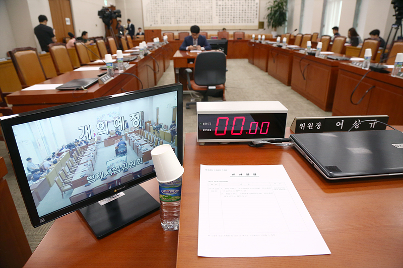 14일 국회에서 이석태·이은애 헌법재판관 후보자 인사청문경과보고서 채택의 건이 예정된 법제사법위원회 전체회의가 공전하고 있다.