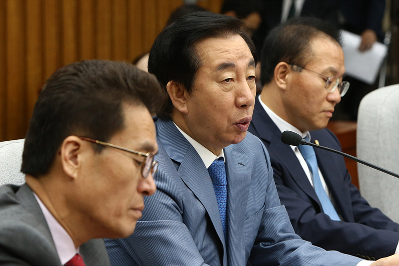 자유한국당 김성태 원내대표가 국회에서 열린 원내대책회의에서 모두발언하고 있다. 자료사진.