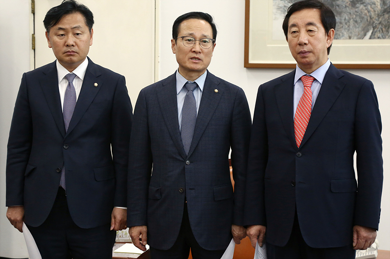 왼쪽부터 바른미래당 김관영, 더불어민주당 홍영표, 자유한국당 김성태 원내대표. 자료사진.