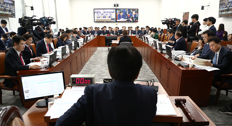22일 서울 여의도 국회에서 열린 국회-정부세종청사 간의 과학기술정보방송통신위원회 영상국정감사가 진행되고 있다.