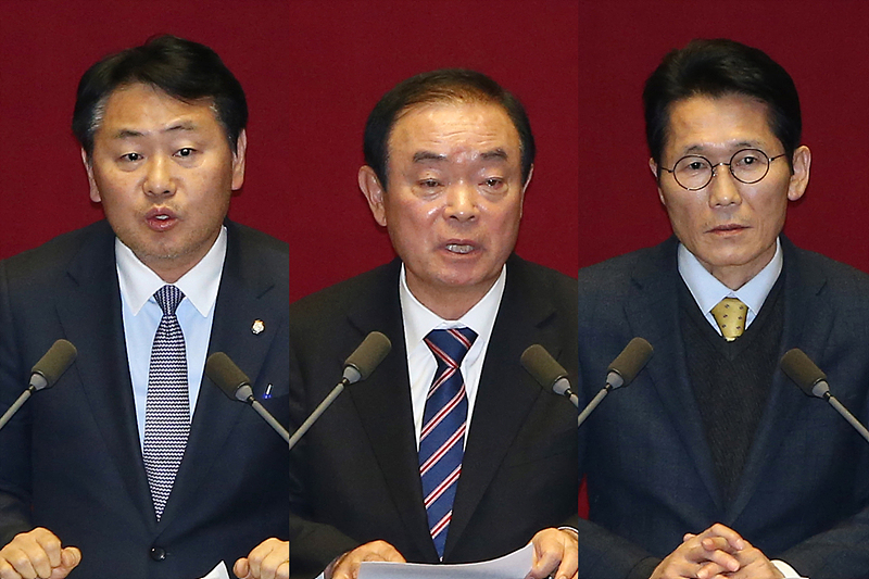 야3당 원내대표들이 8일 새벽 국회 본회의장에서 열린 2019년도 예산안 처리에서 반대 토론을 하고 있다. 왼쪽부터 김관영 바른미래당, 장병완 민주평화당, 윤소하 정의당 원내대표.