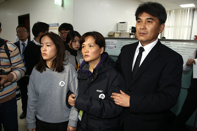 고(故) 김용균 씨 유가족과 시민대책위 이태의 집행위원장