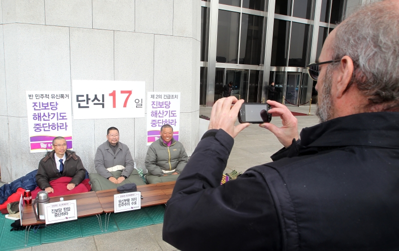 통합진보당 의원단을 지지방문한 미국 외교정책포커스 존페퍼(John Feffer) 소장