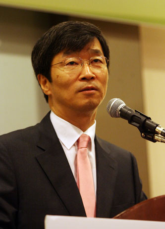 곽노현 서울시교육감 당선인이 인사말을 하고 있다.