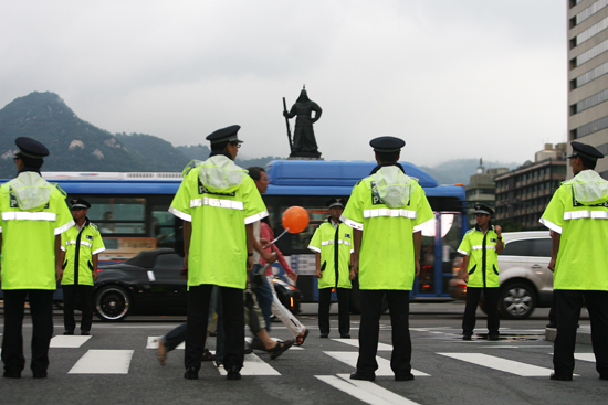광화문 사거리를 점거한 경찰들