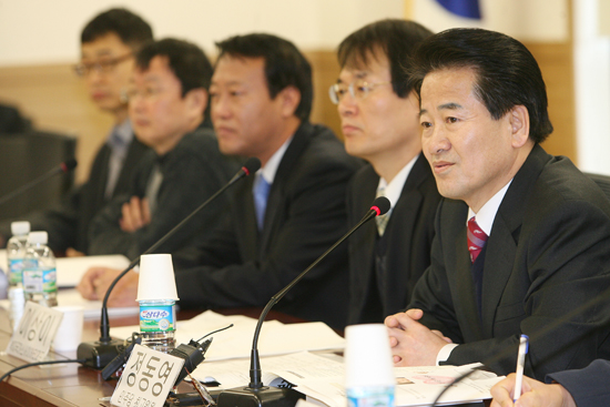 정동영 민주당 최고위원이 재원대책 없는 복지는 거짓이라고 강조했다.