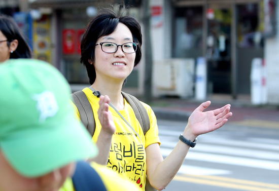 강정평화행진하는 장하나 의원