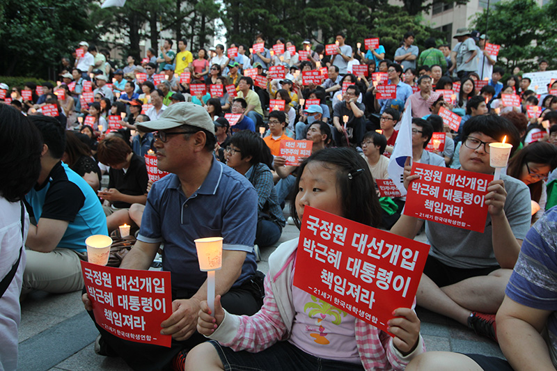 국정원 대선개입 규탄 촛불 남녀노소 참가