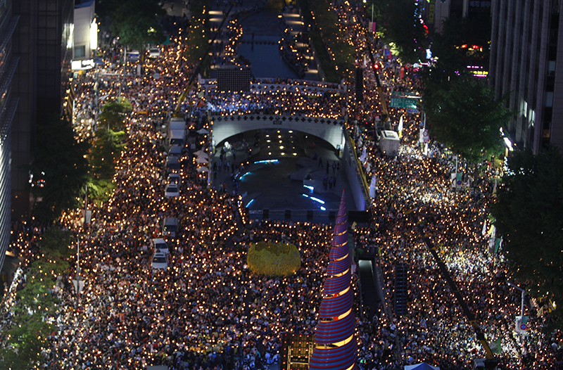 주말 서울 도심에서 세월호 참사를 추모하는 대규모 촛불집회가 개최될 예정이다