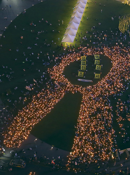 세월호 서울 합동분향소 앞 추모 촛불 리본
