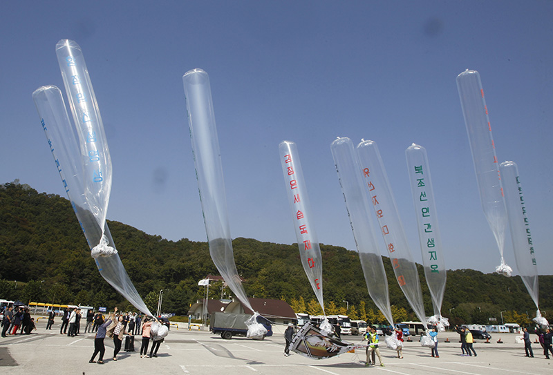 남북 당국간 대화 분위기가 조성되고 있는 새해에도 대북 전단 문제가 관계개선의 걸림돌이 되고 있다.