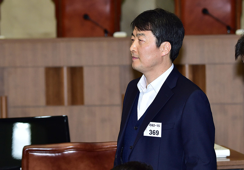 내란음모·내란선동 혐의 등으로 구속기소된 이석기 전 통합진보당 의원의 모습. 대법원은 이 전 의원의 내란음모 혐의에 대해서는 무죄를 선고하고 내란선동 혐의 등으로 징역 9년을 확정했다.