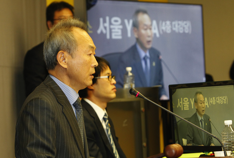 14일 오전 서울 중구 서울 YWCA 대강당에서 열린 4.16세월호 참사 특별조사위원회 제1차 청문회에서 4·16세월호참사 특별조사위원회 이석태 위원장이 인사말을 하고 있다.