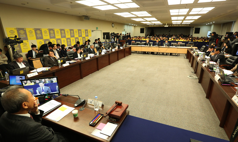 15일 오전 서울 중구 서울 YWCA 대강당에서 열린 4.16세월호 참사 특별조사위원회 제1차 청문회 2일째 증인들이 출석한 가운데 진행되고 있다.