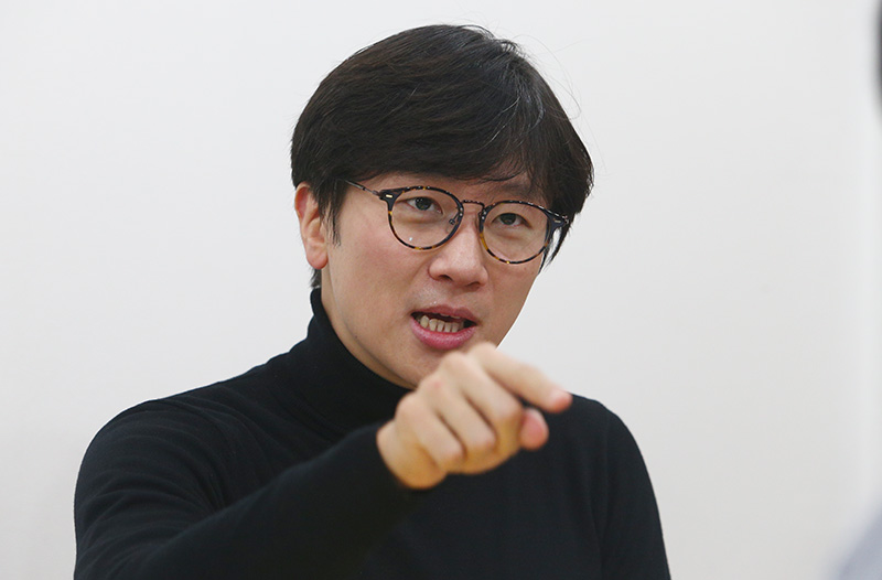 3일 서울 서초구 한 변호사 사무실에서 민주사회를위한변호사모임 베트남전TF간사 임재성 변호사가 민중의소리 기자와 인터뷰를 하고 있다.