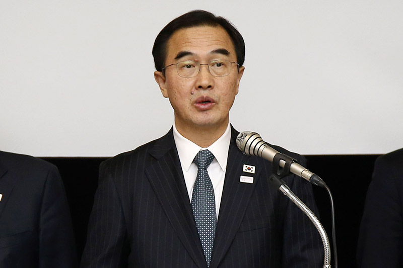 남북고위급회담 남측 수석대표인 조명균 통일부 장관이 9일 오후 판문점 남측 지역인 평화의집에서 회단 결과에 대해서 브리핑하고 있다