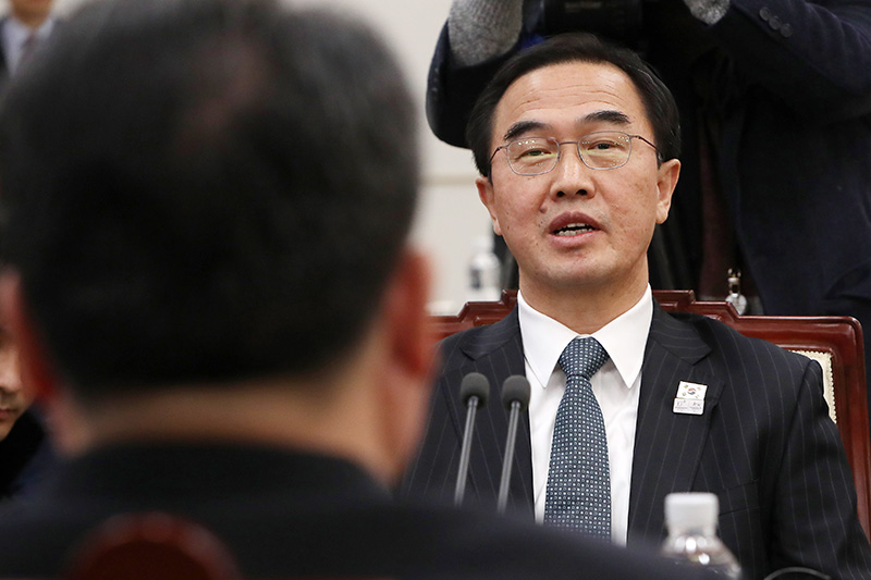 남한 수석대표인 조명균 통일부 장관이 9일 오전 판문점 남측 지역인 평화의집에서 열린 북한의 평창동계올림픽 참가와 남북 관계개선을 중심으로한 남북고위급회담에서 모두발언하고 있다.