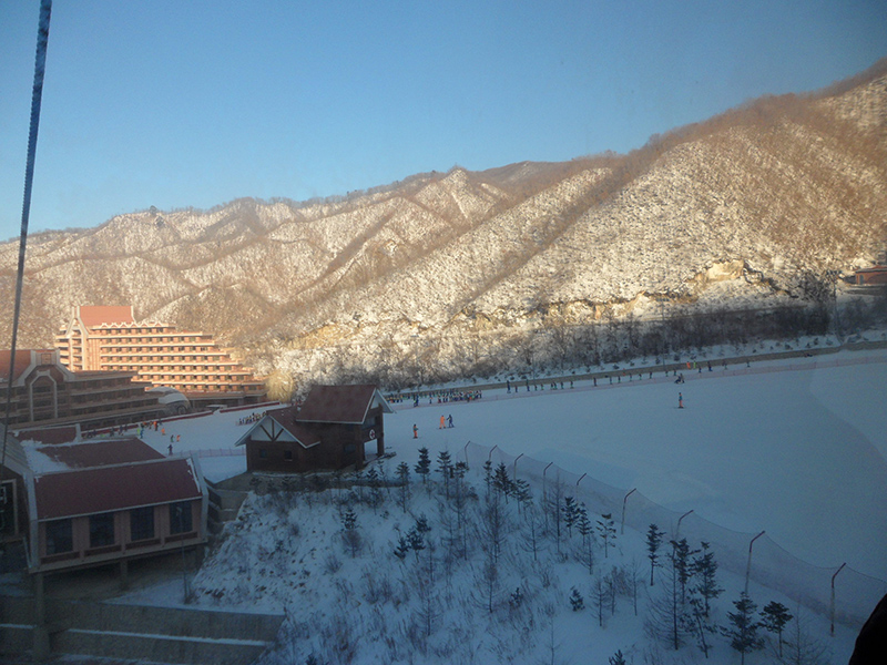 금강산 남북합동문화행사와 마식령스키장 공동훈련 사전점검 차 방북한 남측 선발대가 지난달 24일 마식령 스키장을 점검했다. 마식령 스키장 전경