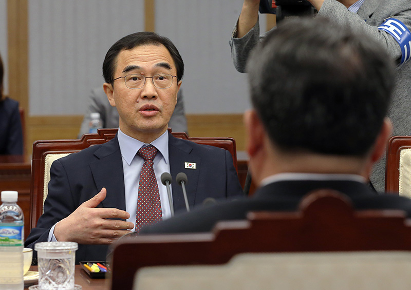 조명균 통일부장관이 1일 오전 판문점 평화의집에서 열린 남북고위급회담에서 발언을 하고 있다.
