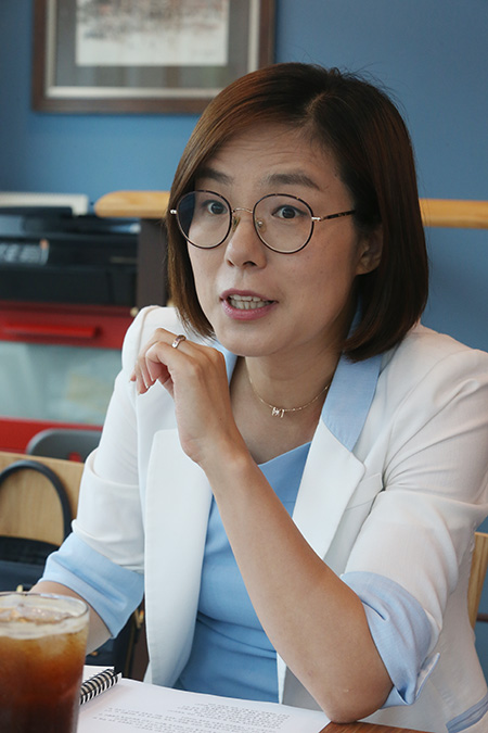 김지미 변호사.