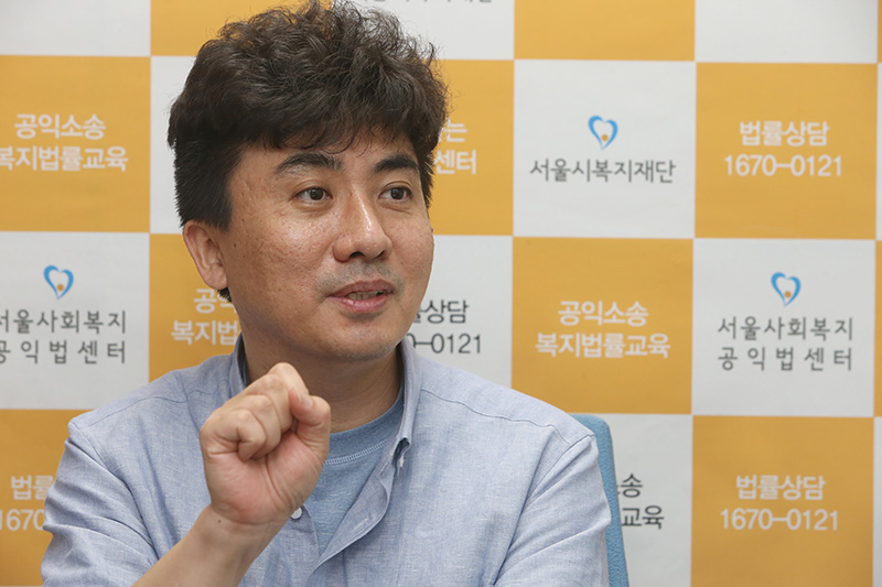 이상훈 서울사회복지공익법센터장(변호사)가 지난 5일 오후 서울 공덕 서울복지재단 서울사회복지공익법센터에서 민중의소리와 인터뷰를 하고 있다.