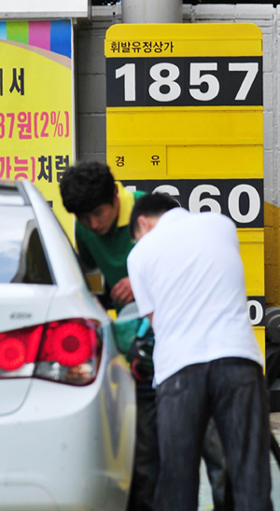 이란 제재가 가시화될 경우 휘발유 가격이 두 배로 뛰어오를 것이란 우려가 나오고 있다