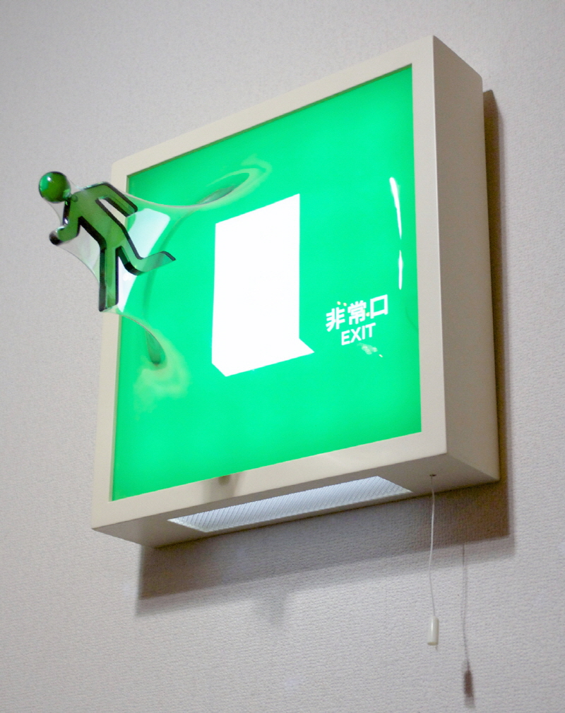 Yuki Matsueda_「This is EXIT square」green_2013_Acrylic,Wood,LED,Pet_32 x 32 x 26 cm