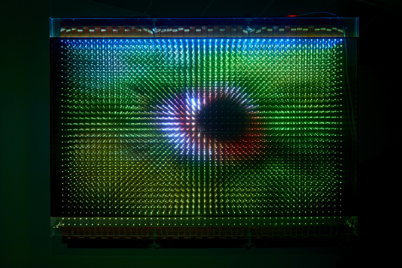 최수정, 불, 얼음 그리고 침묵, 미디어 설치, 시멘트에 복합매체, LED 필름디스플레이 260x260x400cm, 2018
