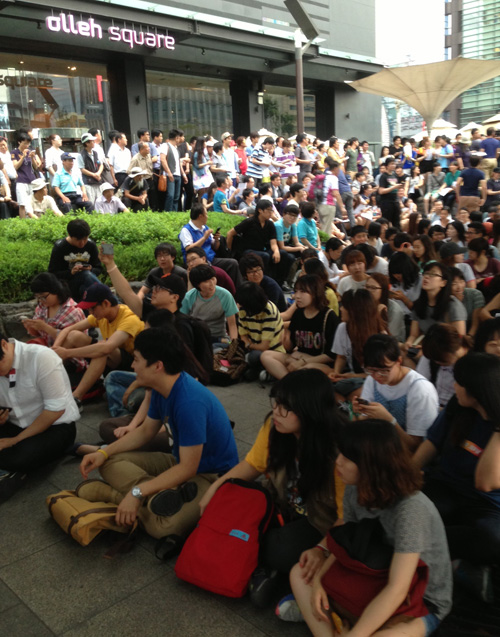 ‘국정원 선거개입 단죄’ 촛불집회 시작, 7시 현재 200명 모여