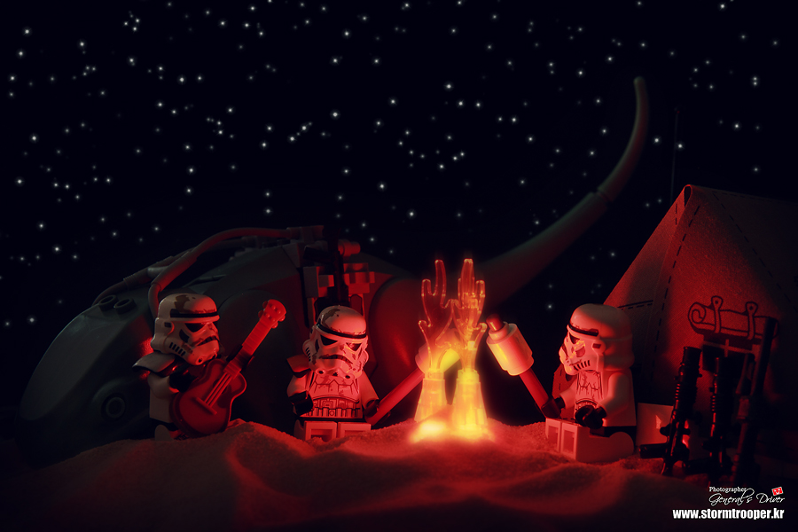 '사막에서의 캠핑', 영국 DK출판사의 ‘레고 스타워즈 비주얼 딕셔너리(LEGO Star Wars:The Visual Dictionary)’에 수록됐다.