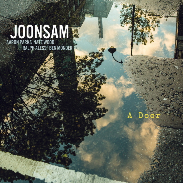 이준삼 첫 음반 'A Door' 자켓 이미지