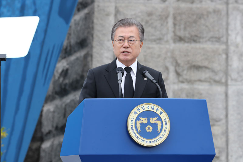 문재인 대통령이 18일 오전 광주 북구 국립5·18민주묘지에서 열린 '제39주년 5·18민주화운동 기념식'에 참석하여 기념사를 하고 있다. 2019.05.18.
