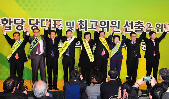 두 손 번쩍 든 후보들