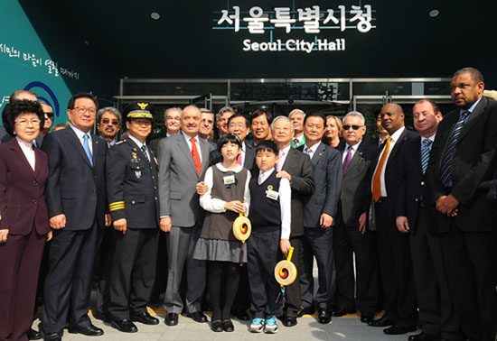 기념촬영하는 박원순