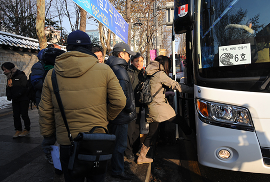 다시 희망 만들기 버스 타는 참가자들