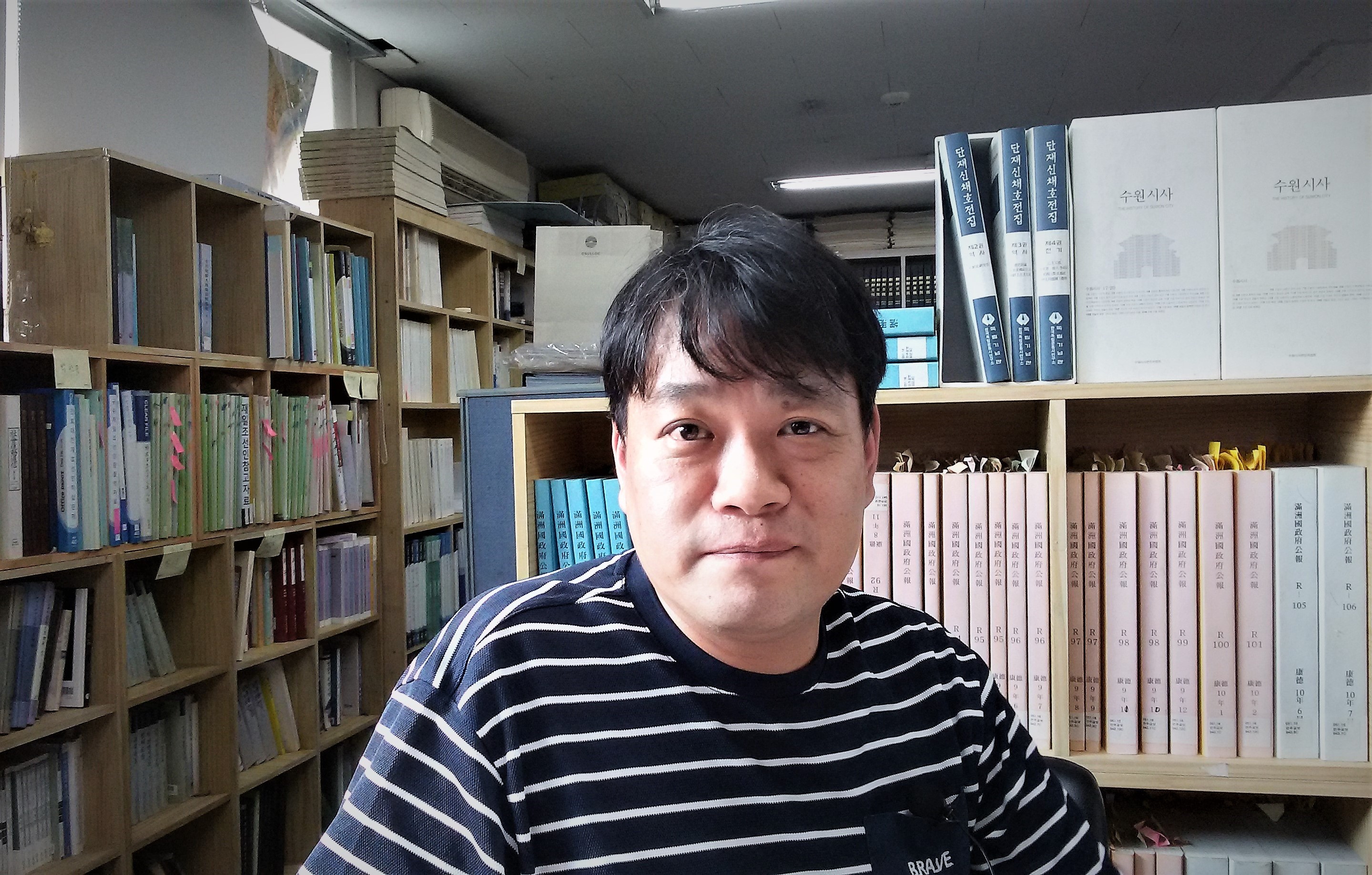 민족문제연구소에서 인터뷰하는 조한성