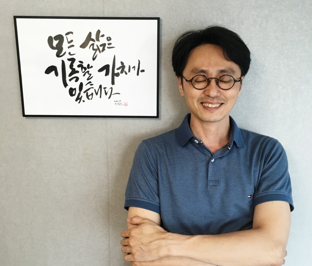 박범준 편집장은 많은 이들에게 자신 혹은 타인의 기록을 책으로 내는 일을 가르치거나 책을 내주고 있다.