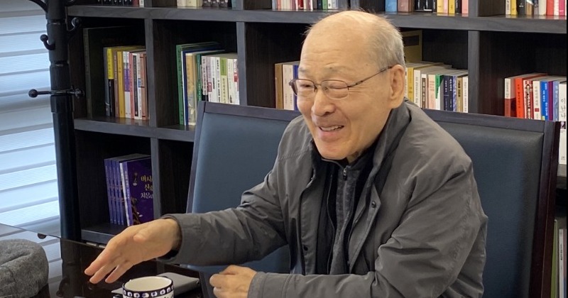 [인터뷰] 염무웅 익천문화재단 길동무 공동이사장, '엉뚱하고 이상한'... - 뉴스 썸네일 이미지